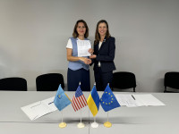 Tetyana Kovbasyuk (left) with WOCCU President and CEO Elissa McCarter LaBorde in Kyiv, September 2024